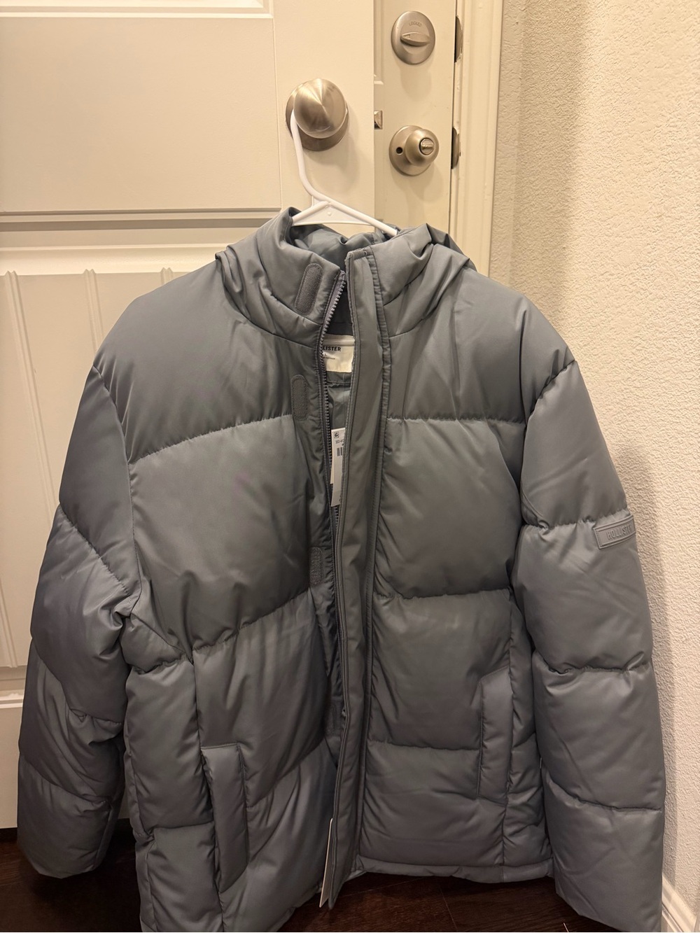 Hollister Men's Hooded Puffer Jacket - Gray